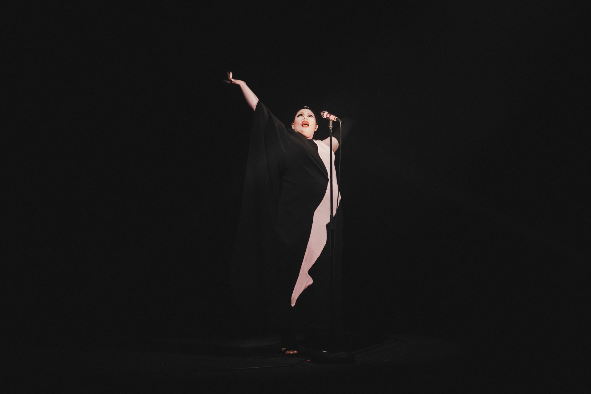 Showgirl- Marlène-Saldana-Jonathan-Drillet © Narcisse Agency et Thomas Hennequin