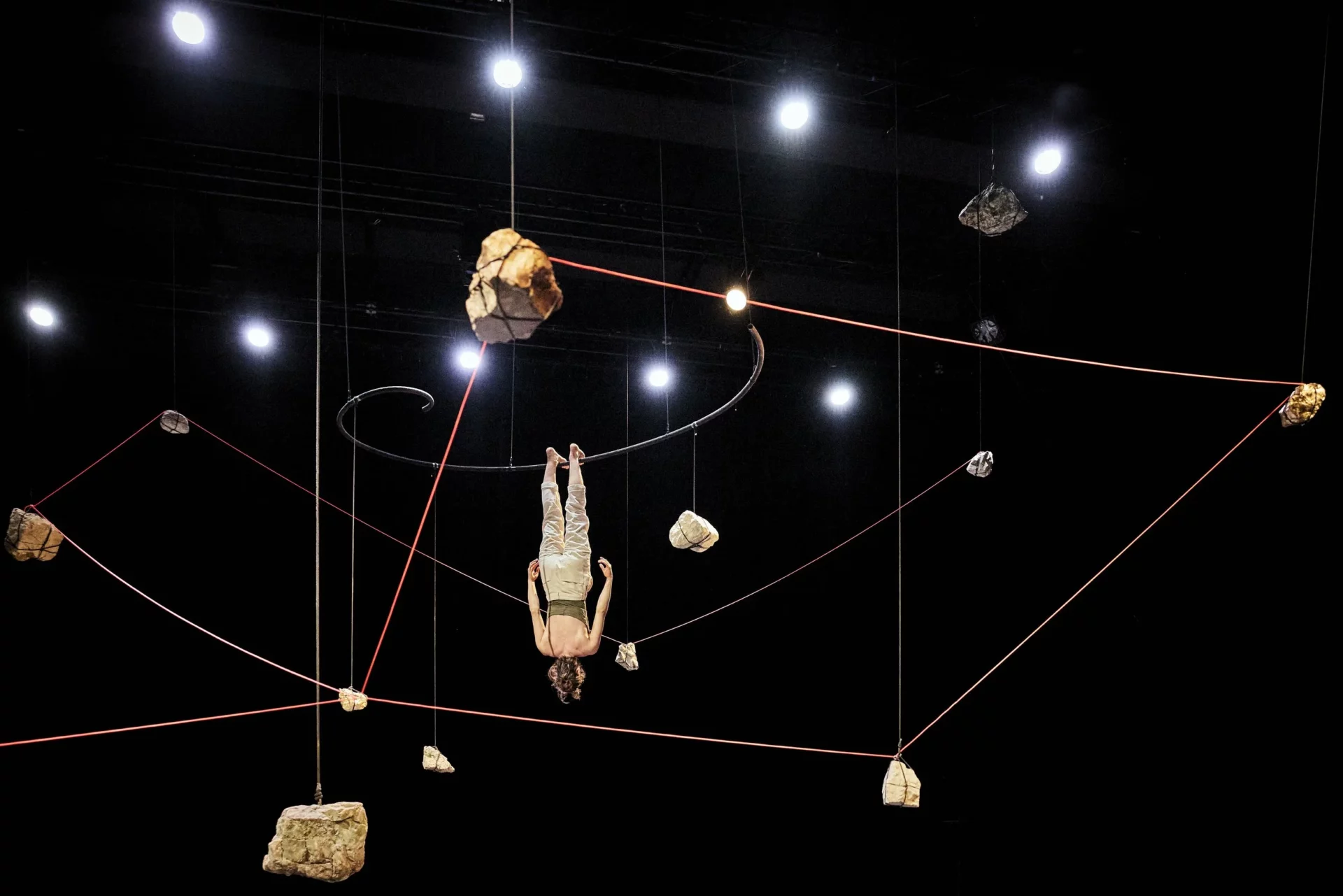 Le Bruit des pierres-Collectif maison courbe © Christophe Renaud de lage